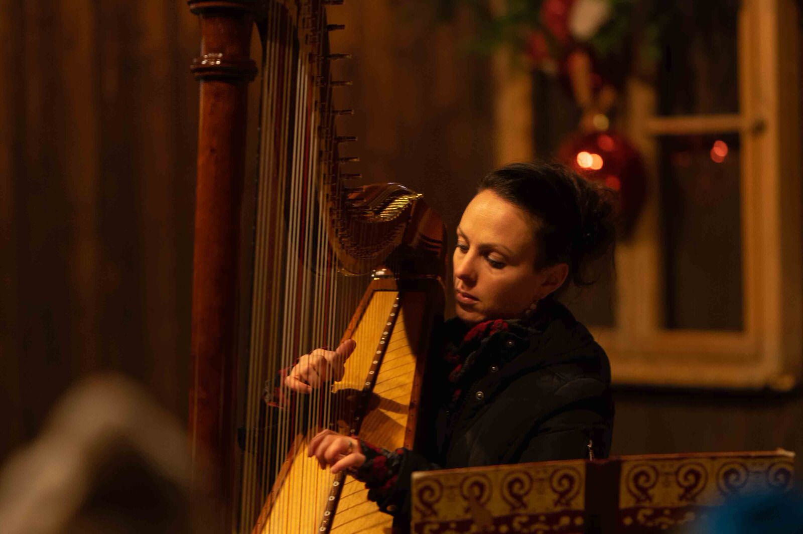 Harfenistin Melinda Rodrigues - Erlebnis-Weihnachtsmarkt Bad Hindelang