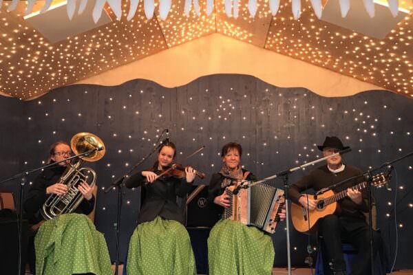 Musikstadel am Rathaus - Erlebnis-Weihnachtsmarkt Bad Hindelang Musikstadel am Rathaus - Erlebnis-Weihnachtsmarkt Bad Hindelang