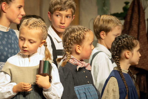 Kinderchor - Die Alpenländische Weihnachtsoper Stille Nacht - Erlebnis-Weihnachtsmarkt Bad Hindelang Kinderchor - Die Alpenländische Weihnachtsoper Stille Nacht - Erlebnis-Weihnachtsmarkt Bad Hindelang