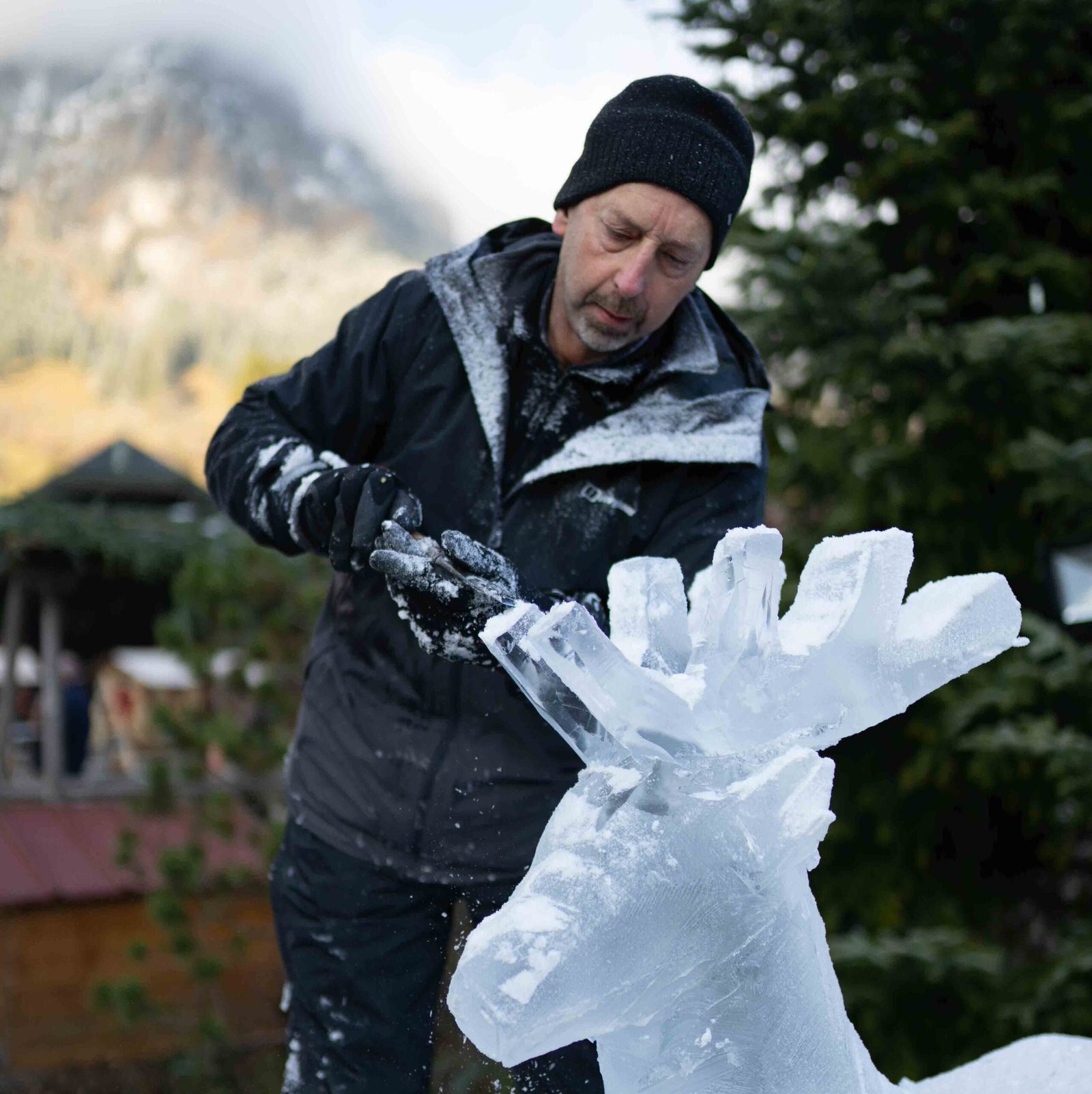 Eisschnitzer Klaus Grunenberg - Erlebnis-Weihnachtsmarkt Bad Hindelang